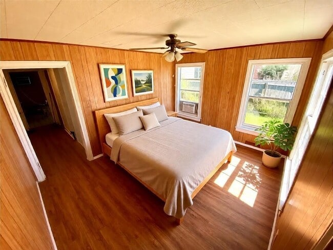 Building Photo - 1836 Rivercrest St