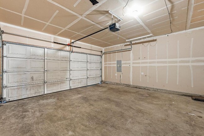 Building Photo - Updated 3 Bed Home for Rent in Lacey | Vau...