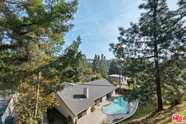 Building Photo - 6441 Tahoe Dr