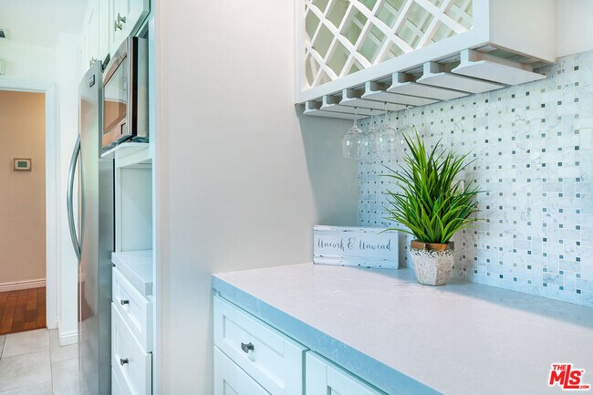 Building Photo - 13843 Milbank St