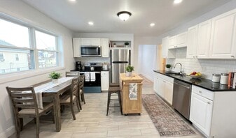 Building Photo - 24 Elm St