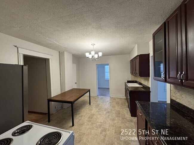 Building Photo - 2522 5th St NE