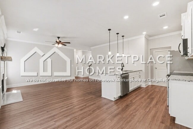 Building Photo - 173 Russell Way