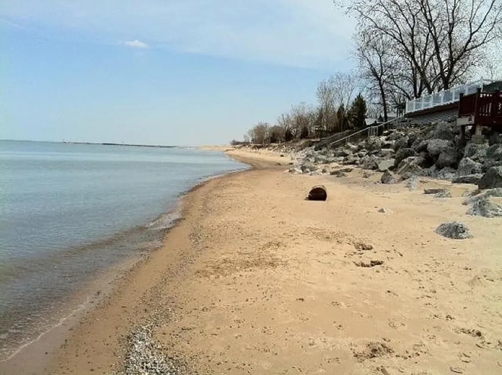 Beach a 5 minute walk - 214 Water Ct