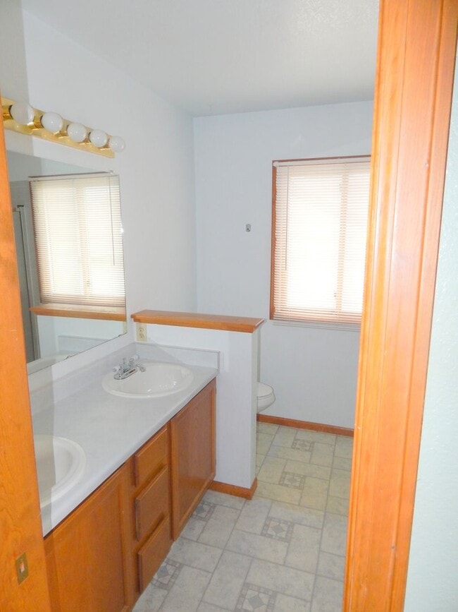 Building Photo - 718 Justice Dr