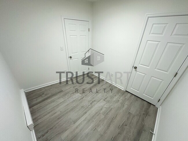 Building Photo - 2153 W Grange Ave