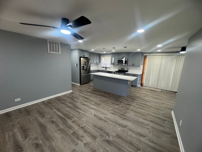 Building Photo - 1310 Somerset Ln