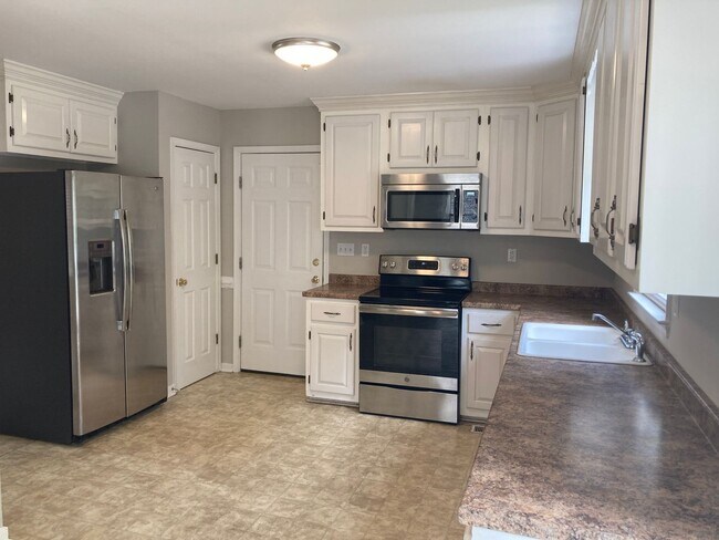 Building Photo - 5901 Tuskwillow Dr