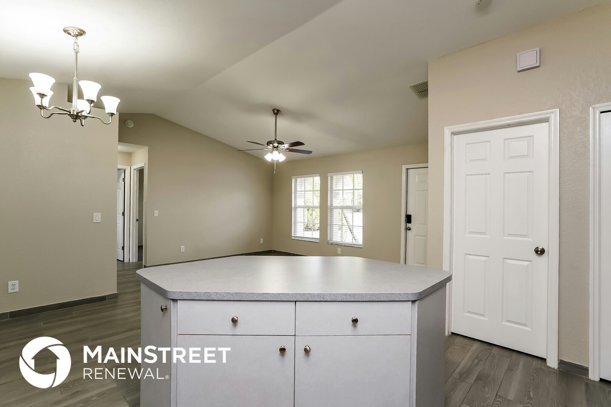 Building Photo - 126 SE 7th St