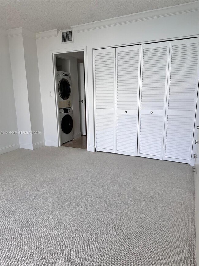 Building Photo - 2333 Brickell Ave