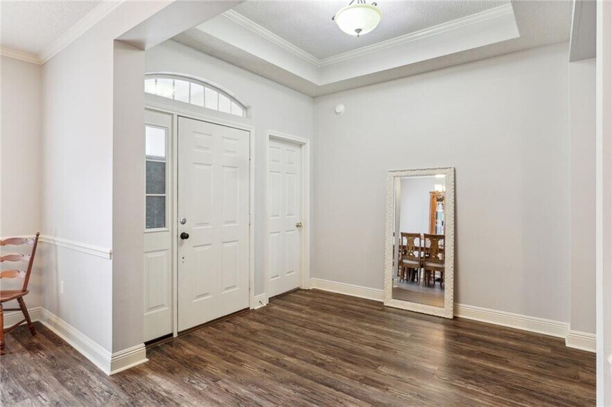 Building Photo - 329 E Silver Maple Dr