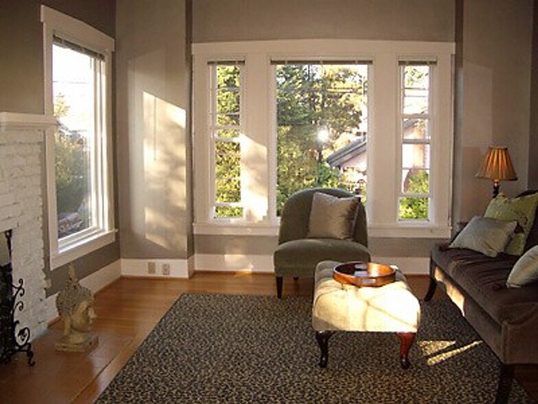 Building Photo - 515 21st Ave E