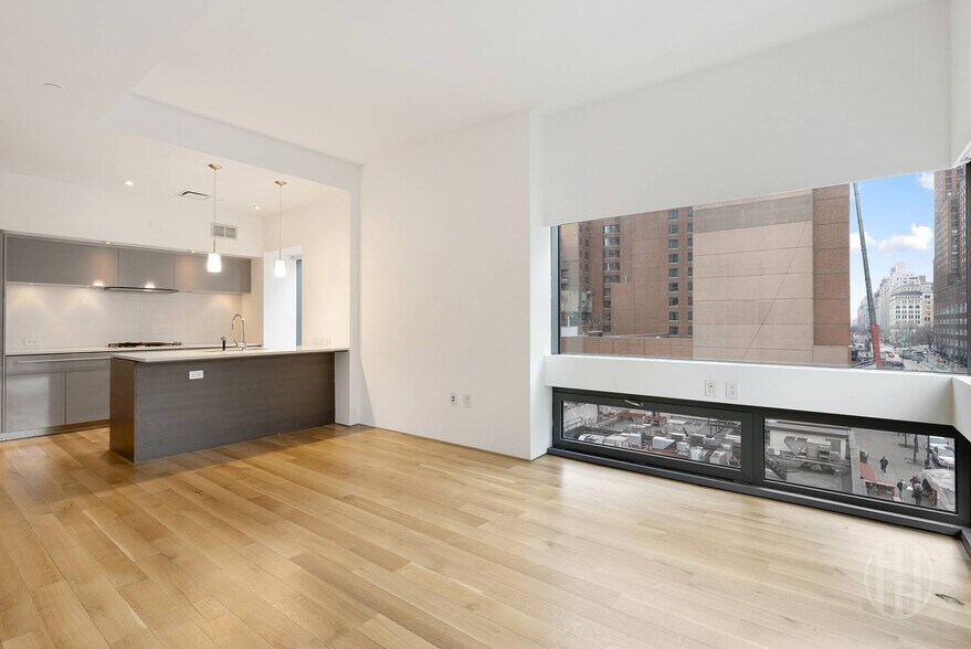 Building Photo - 123 3rd Ave