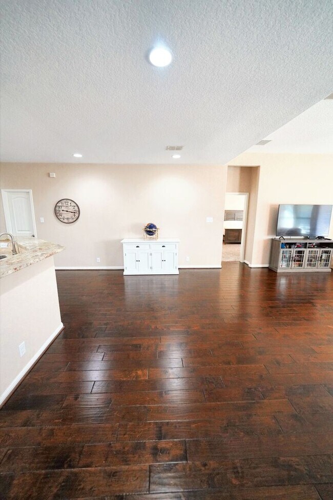 Building Photo - Executive 5-Bedroom Home in Coveted Crossvine Subdivision - Realtor Commission: $750