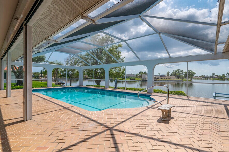 Primary Photo - 12879 SW Kings Row