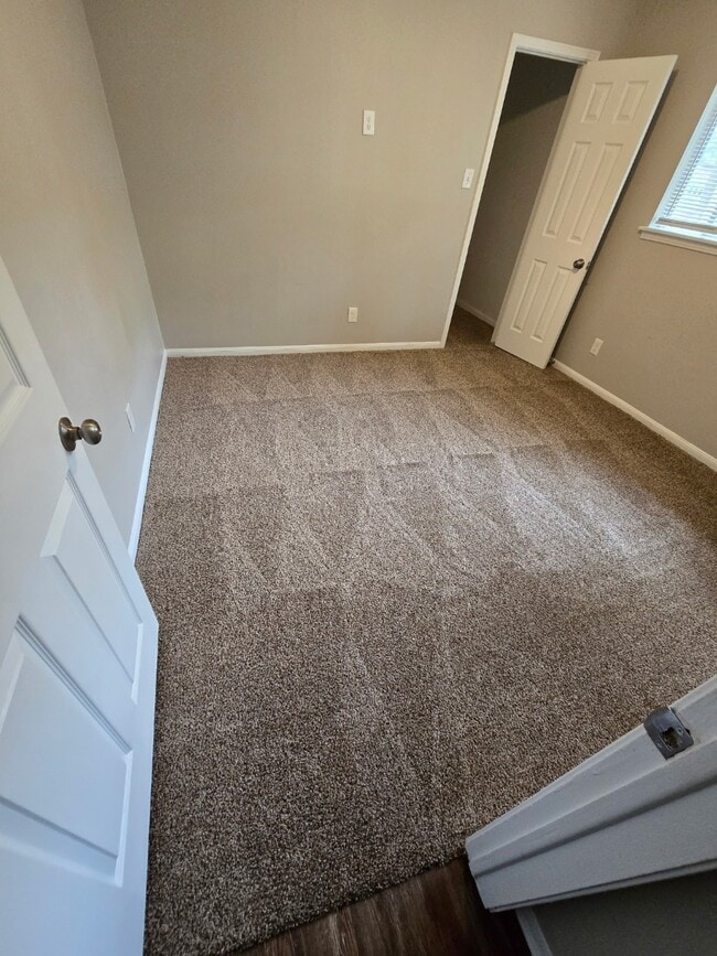 Building Photo - 2921 Roseheath Ln