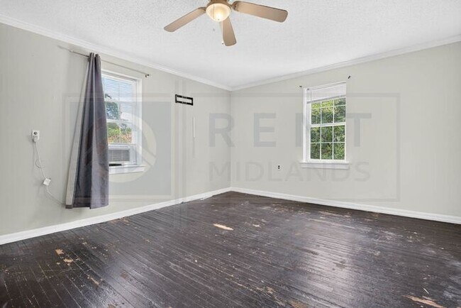 Building Photo - Move in to Olympia!