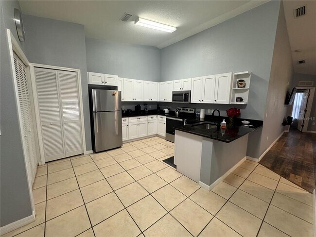 Building Photo - 2802 Club Cortile Cir