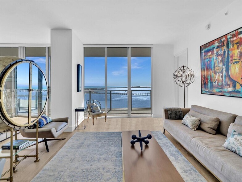 Primary Photo - 1300 Brickell Bay Dr