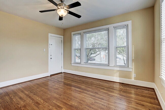 Building Photo - 1220 Waugh Dr