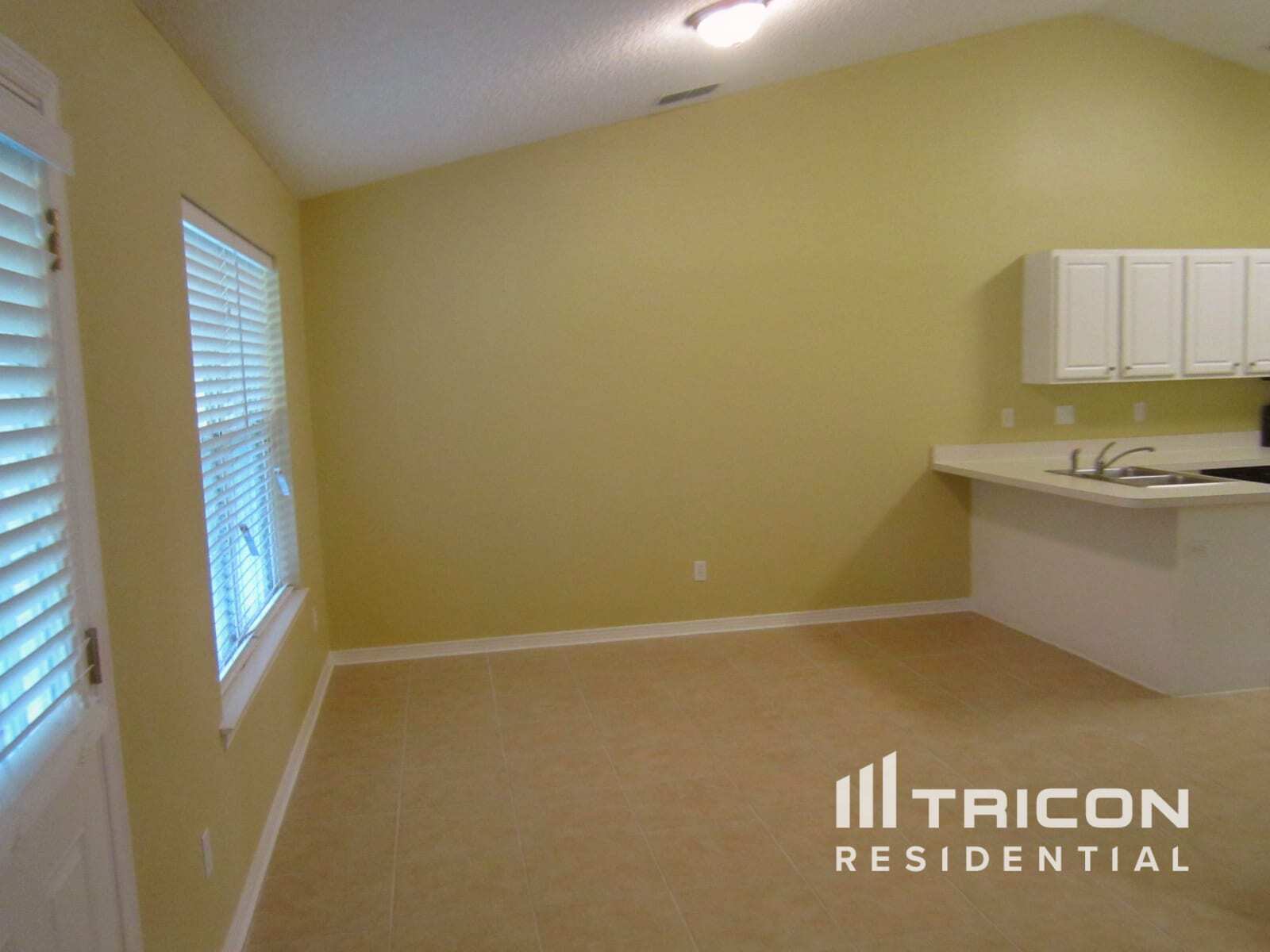 Building Photo - 1267 Summit Oaks Dr E