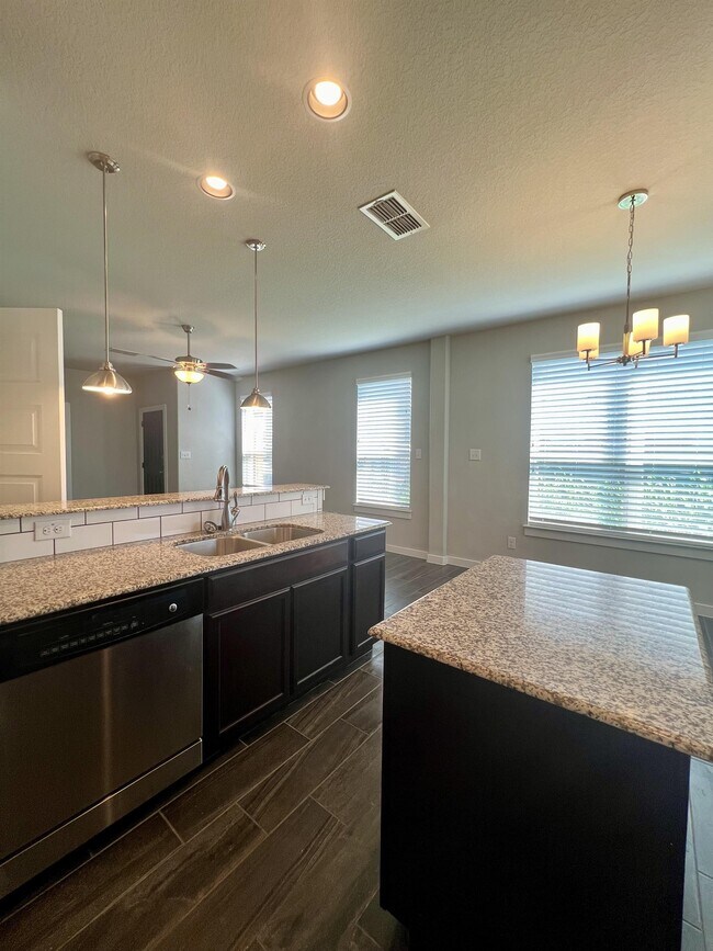 Building Photo - 374 Creekside Curve