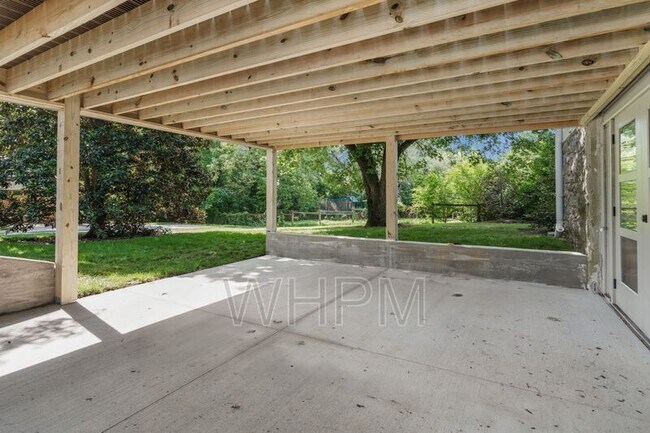 Building Photo - 541 Skyview Dr