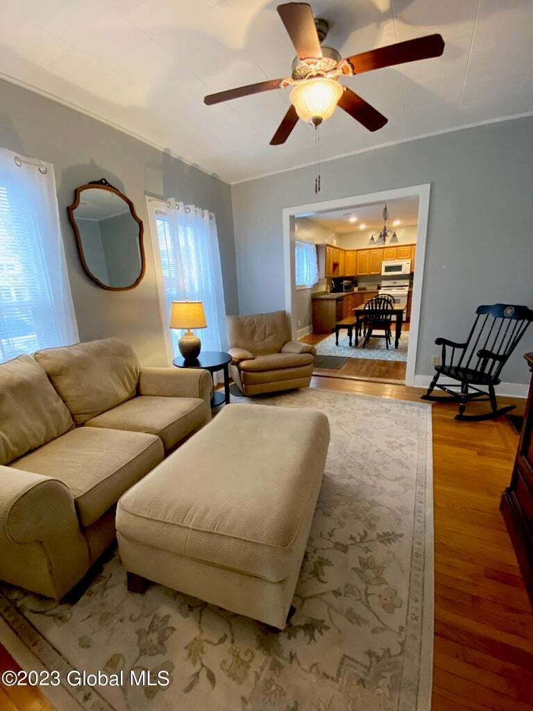 Livingroom - 104 Catherine St