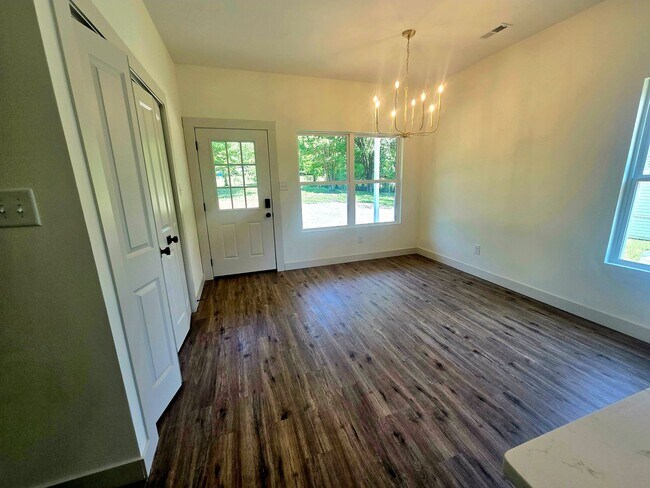 Building Photo - Gleaming new 3br/2ba construction in South Knoxville