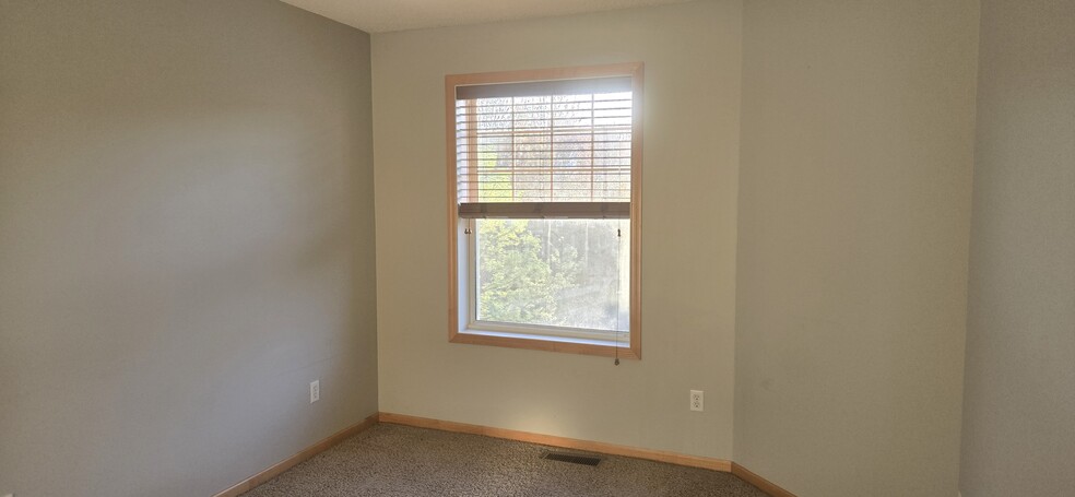 Guest Room - 11289 Preswick Blvd