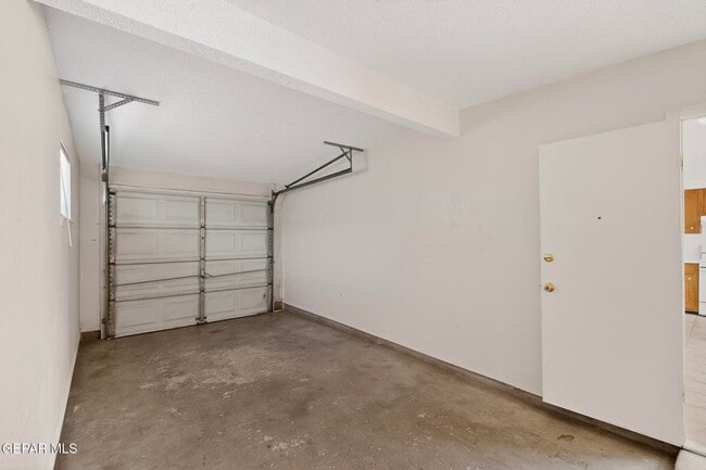 Building Photo - 10370 Kellogg St