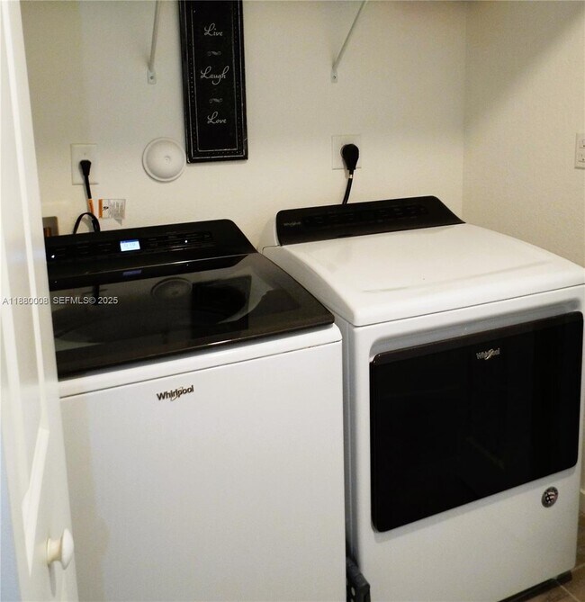 Building Photo - 2363 SE 11th St