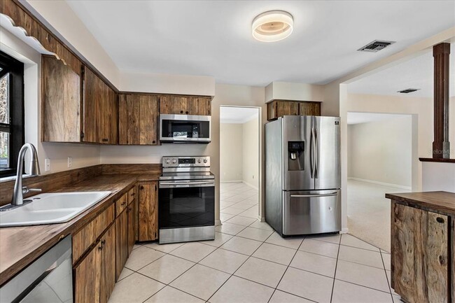 Building Photo - 6513 Stockbridge Ave