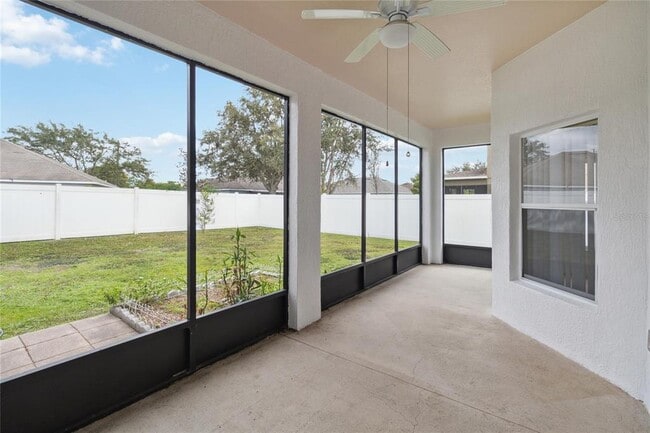 Building Photo - 325 Azincourt Ln