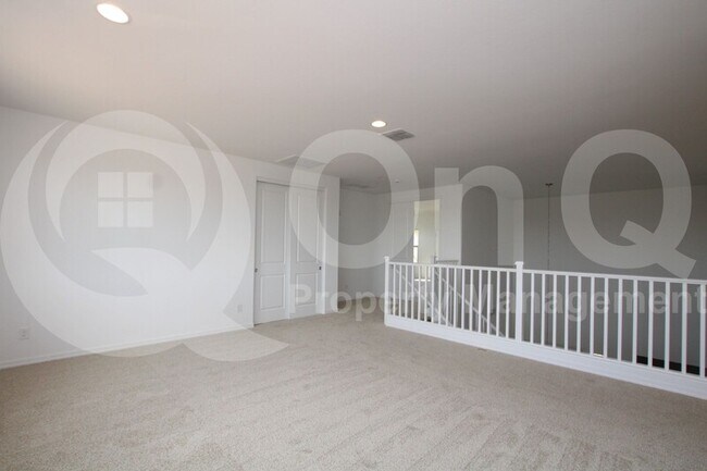 Building Photo - 8717 W Vista Ave