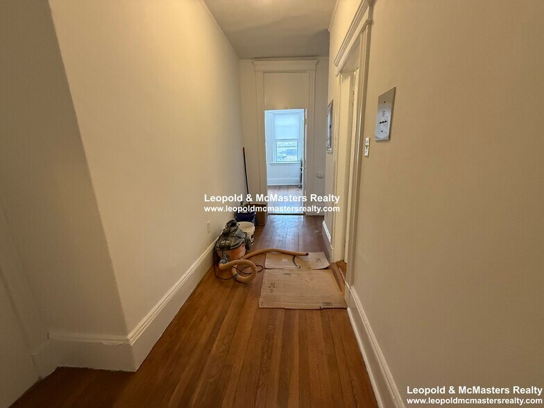 Building Photo - 116 Warren St