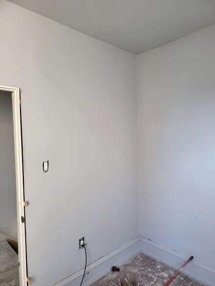 Building Photo - 643 N Peach St