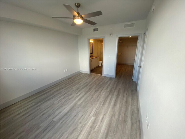 Building Photo - 9000 Ramblewood Dr