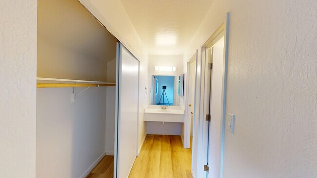 Building Photo - 515 B St