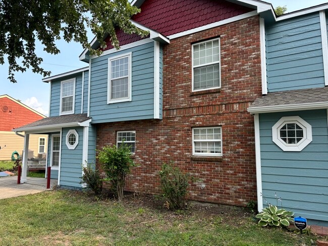 Building Photo - 1329 East 21st terrace