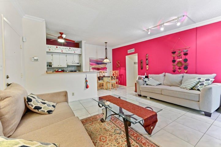 Building Photo - 15500 Lakes of Delray Blvd