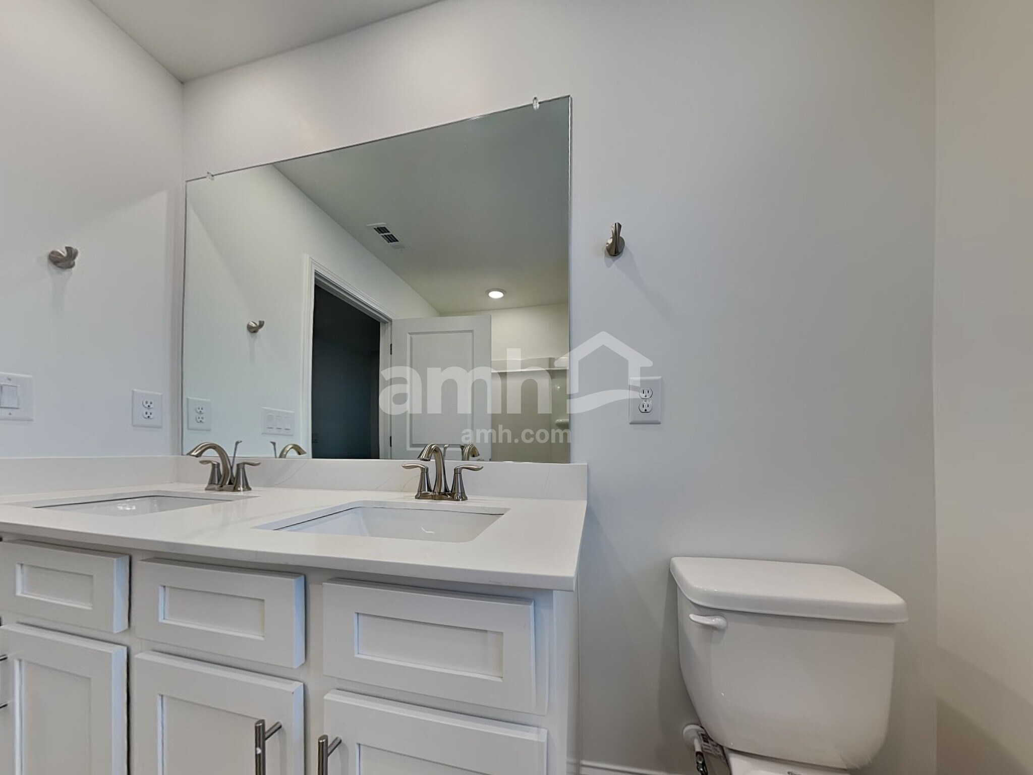 Building Photo - 394 Pointe Dr