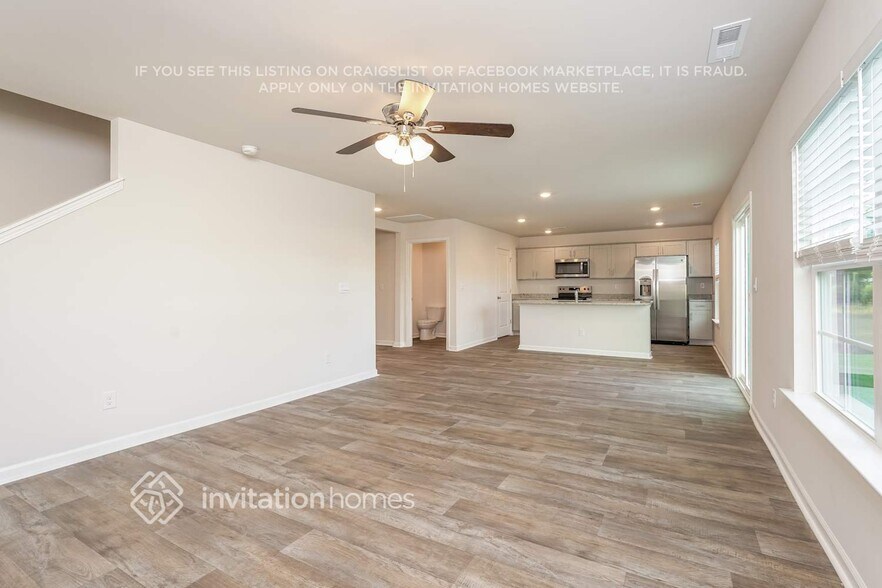 Building Photo - 606 Jack Pine St