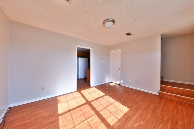 Building Photo - 214 Olive St