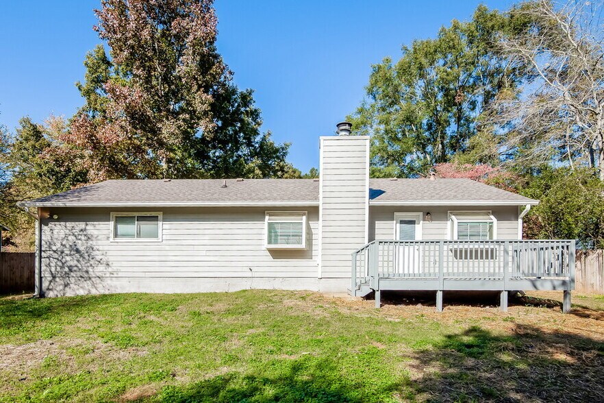 Building Photo - 9453 Forest Knoll Dr