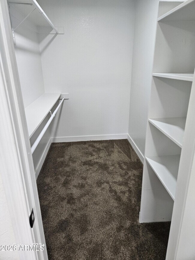 Building Photo - 623 W Guadalupe Rd