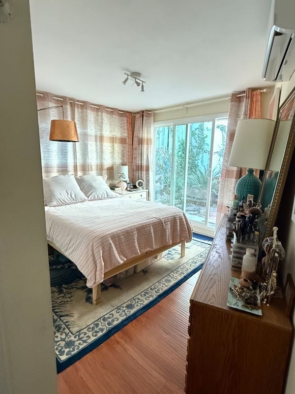 Building Photo - 2223 1/2 Oak Glen Place