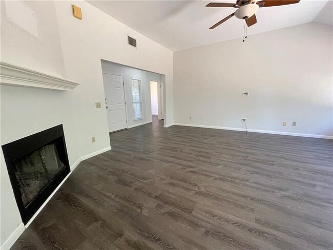 Building Photo - 2305 Darnell Dr