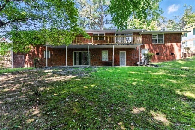 Building Photo - 893 Woodmere Dr NW