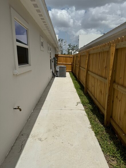 Building Photo - 3524 S Dominique Dr